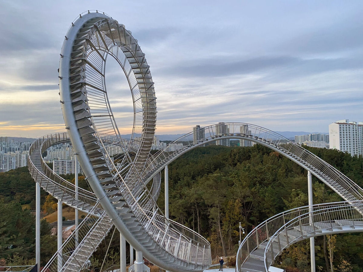 SpaceWalk: uma passarela espetacular ao estilo de montanha-russa percorre um parque sul-coreano 07