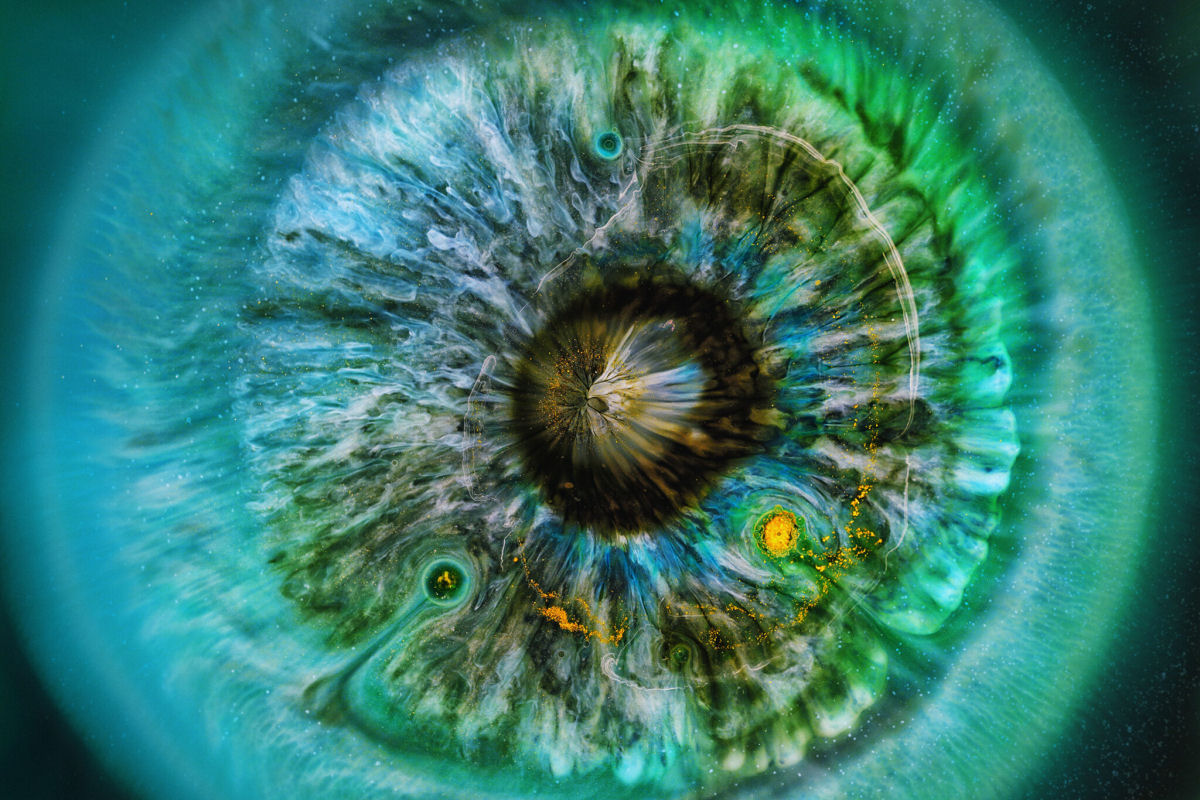 Hipnotizante curta-metragem 'Space Iris' traz fenômenos cósmicos para a Terra