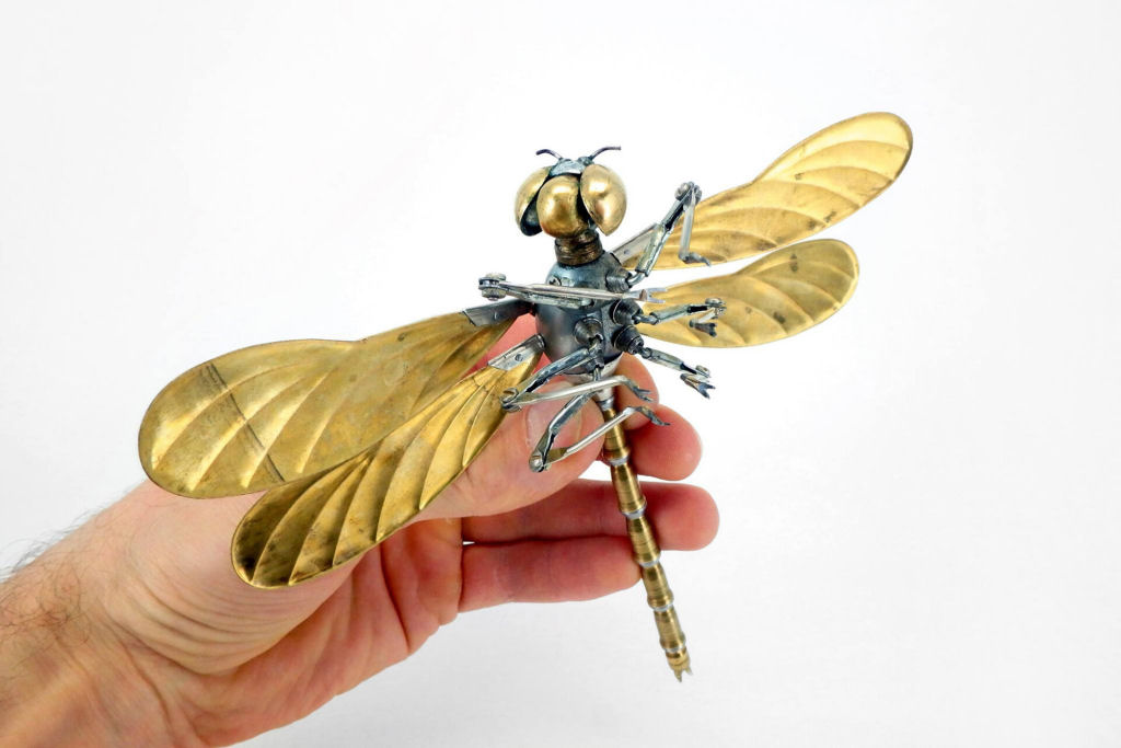 Estas criaturas Steampunk meticulosamente criadas apresentam asas e membros articulados 02