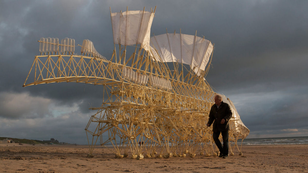 Strandbeests, as criaturas mecânicas que vagam pelas praias da Holanda