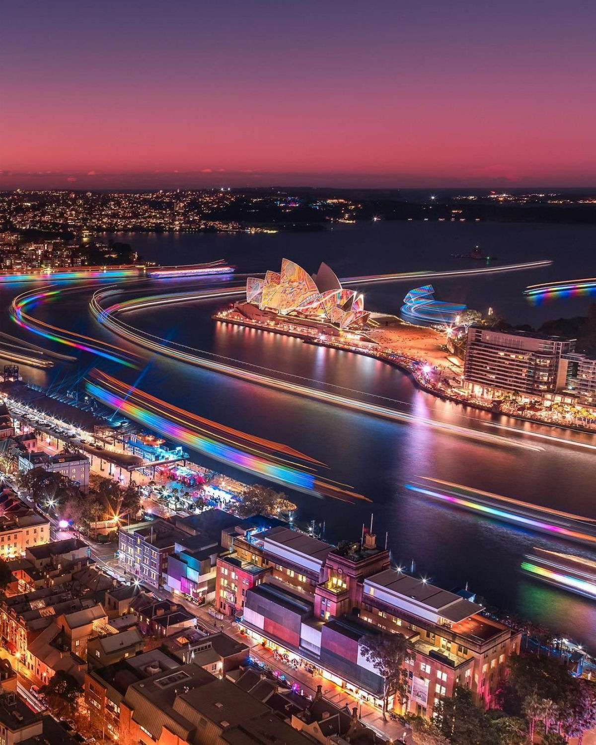 Instalações e projeções radiantes iluminam a arquitetura de Sydney para seu festival anual de luzes 11