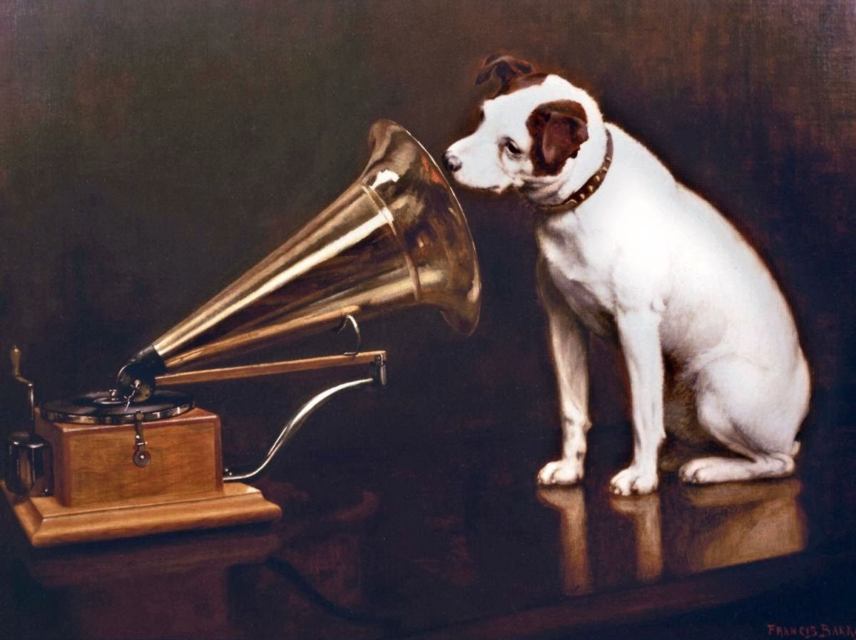 Divertidas imagens mostram um icônico cãozinho 'enlouquecido' com um gramofone