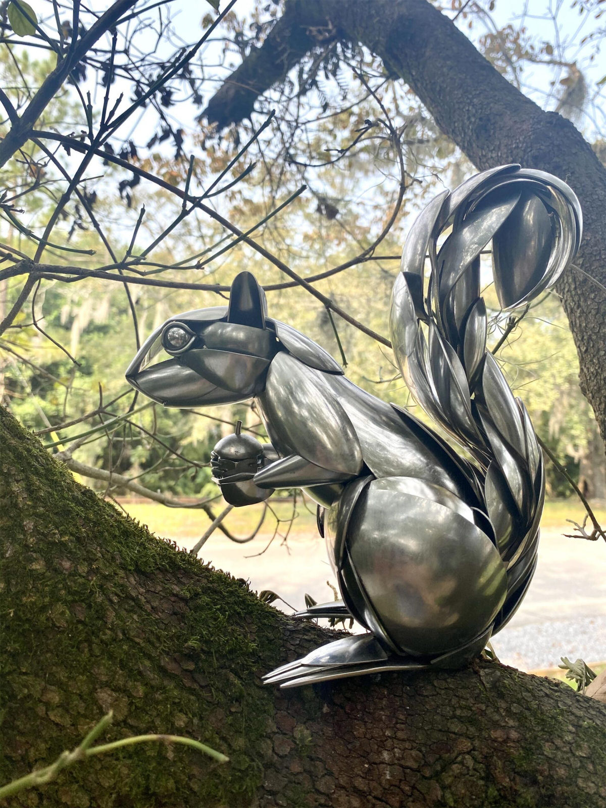 Artista continua usando sucata de prataria para criar lindas esculturas animais 01