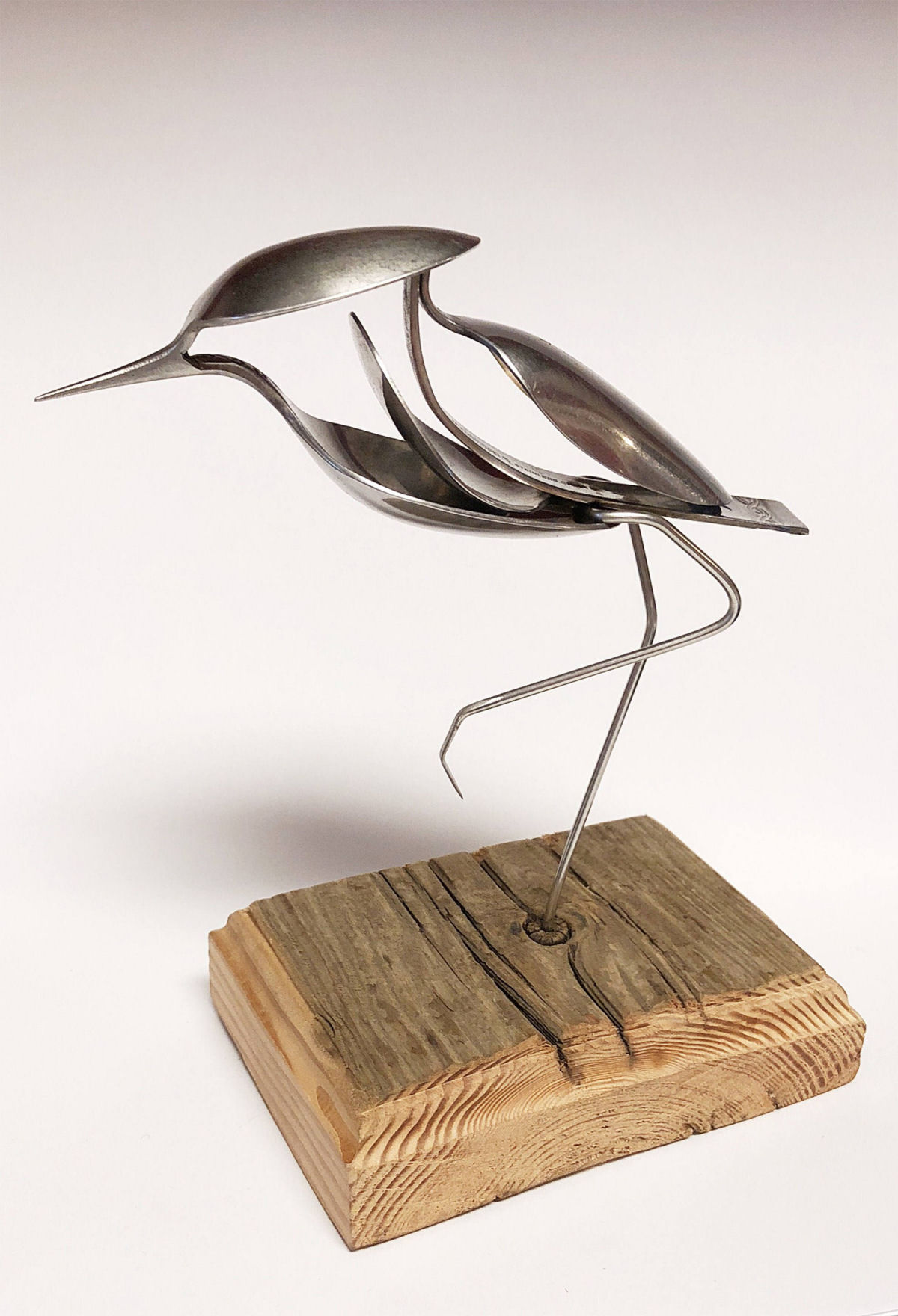 Artista continua usando sucata de prataria para criar lindas esculturas animais 09