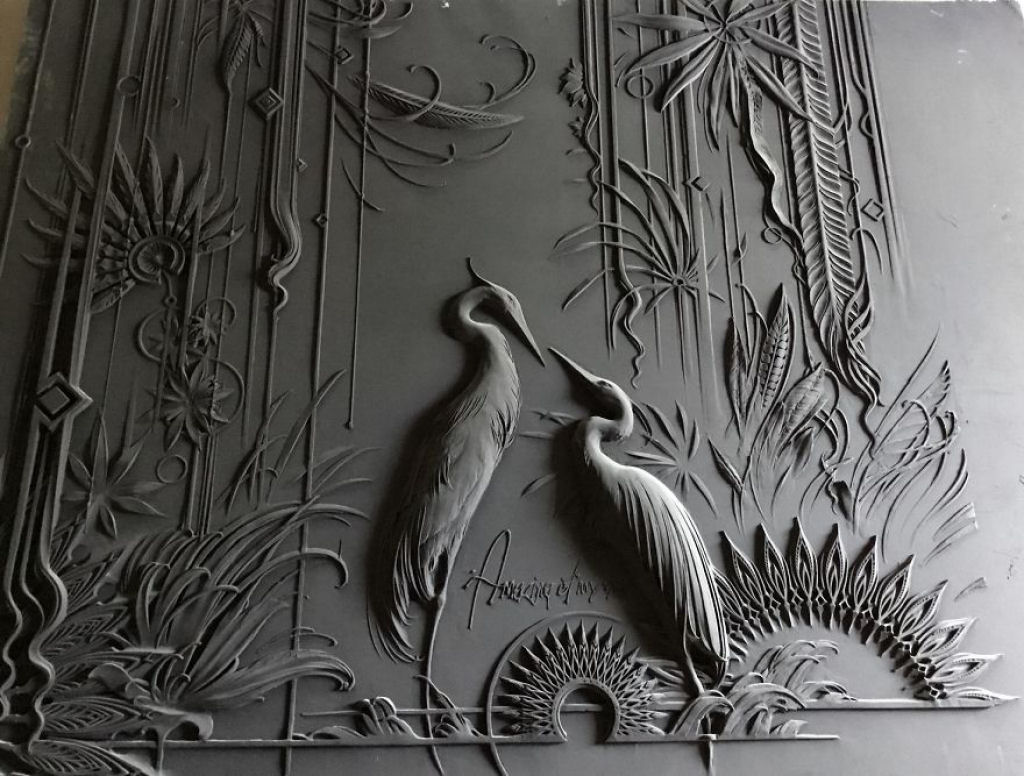 As exuberantes esculturas interiores de baixo-relevo de pavões e flores de um escultor russo 10