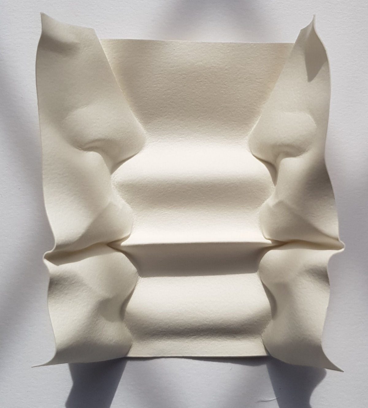 Esculturas sensuais em simples folhas de papel sugerem momentos de intimidade 07