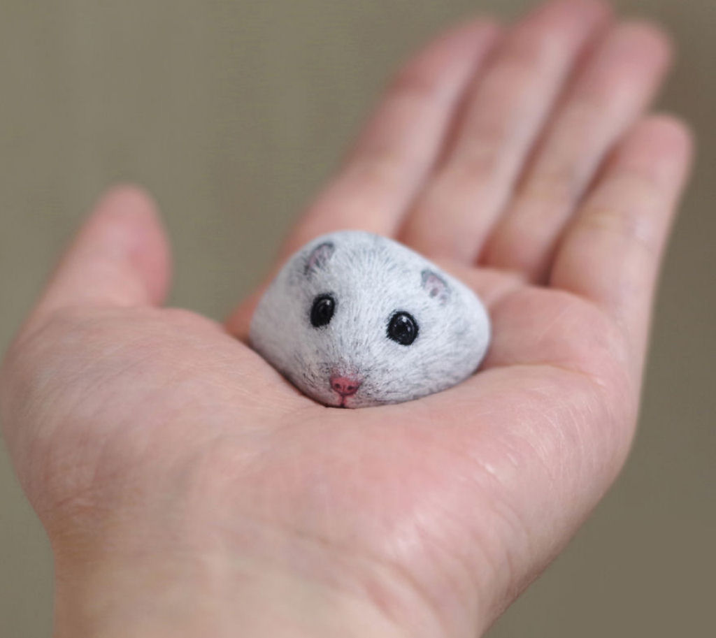 Esta artista japonesa consegue transformar simples rochas em arte animal realista 03