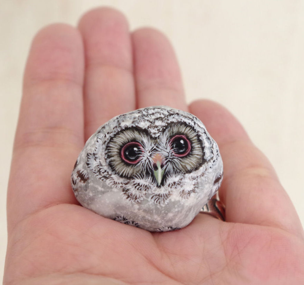 Esta artista japonesa consegue transformar simples rochas em arte animal realista 13