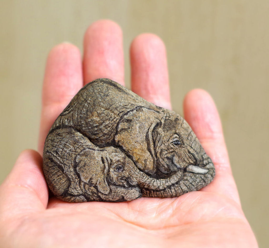 Esta artista japonesa consegue transformar simples rochas em arte animal realista 14