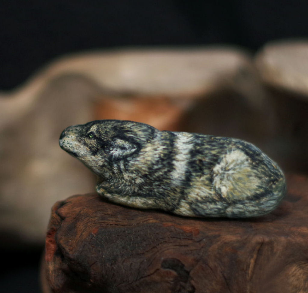Esta artista japonesa consegue transformar simples rochas em arte animal realista 15