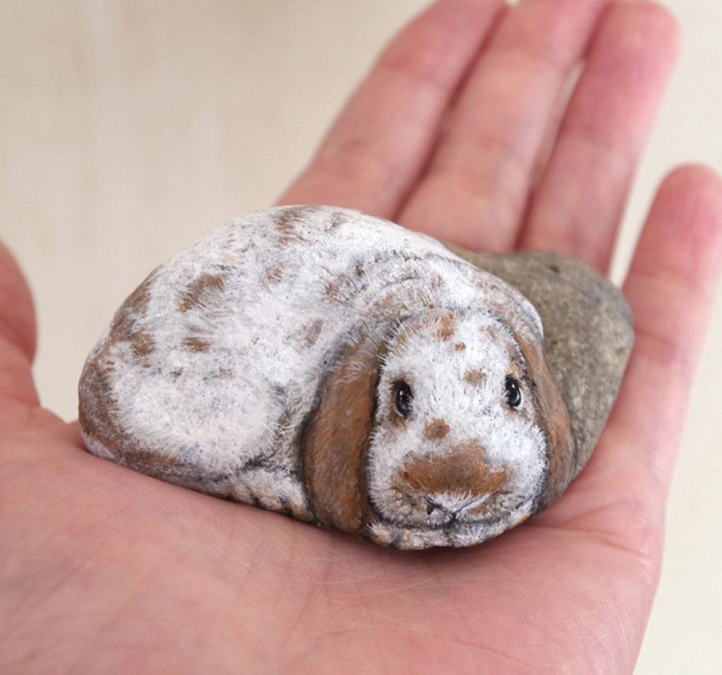 Esta artista japonesa consegue transformar simples rochas em arte animal realista 29