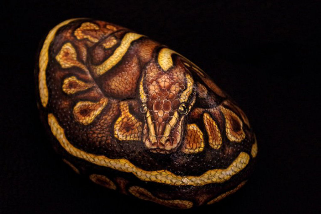 Esta artista japonesa consegue transformar simples rochas em arte animal realista 30