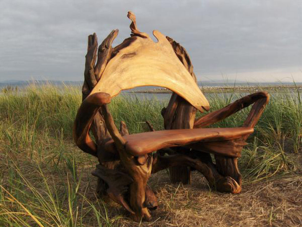 A arte com detritos de troncos de madeira de Jeffro Uitto 16