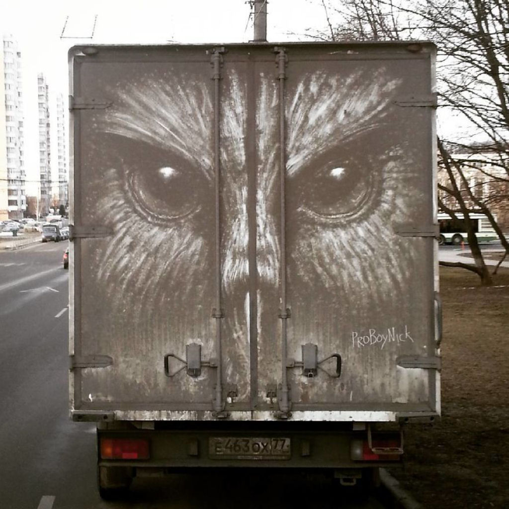 Artista transforma carros sujos em Moscou em incríveis obras de arte 02