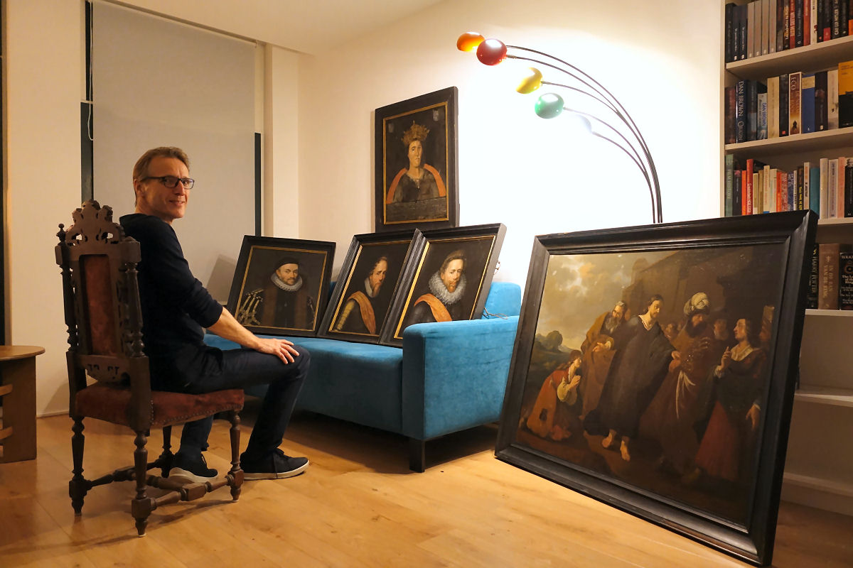 Homem misterioso devolve seis pinturas roubadas à porta do detetive de arte