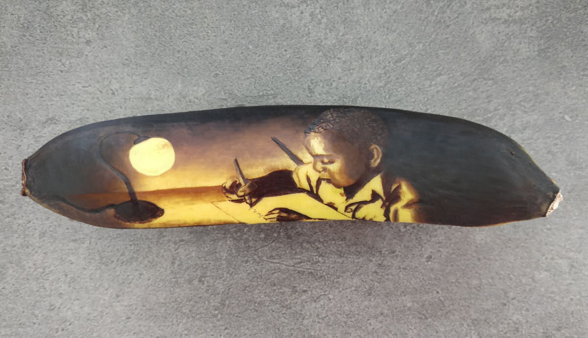 Arte incrível com banana feita partir da oxidação da casca 01