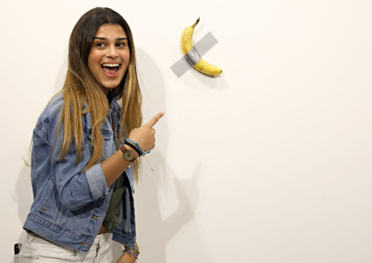 A famosa banana colada na parede está agora no centro de um processo de direitos autorais
