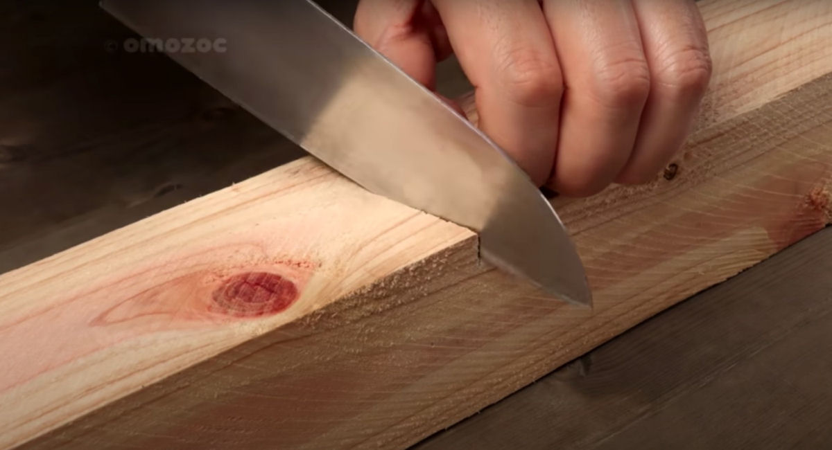 Como fazer uma banqueta em stop-motion onde a madeira é cortada como fatia de manteiga