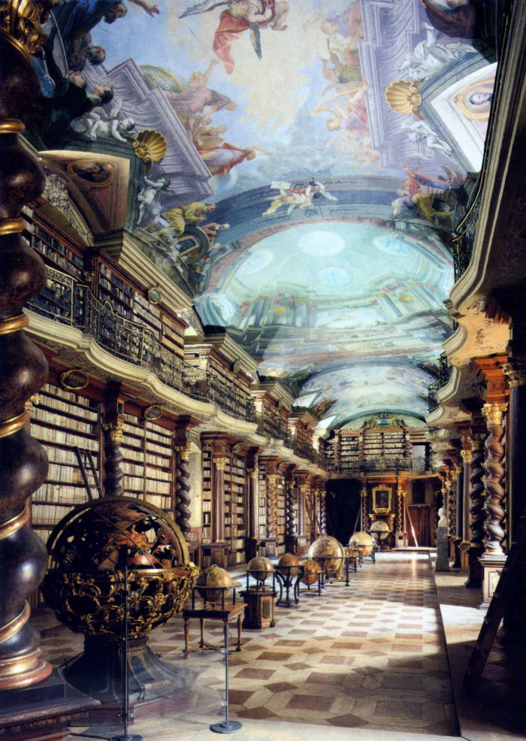 A mais bela biblioteca do mundo fica em Praga 10