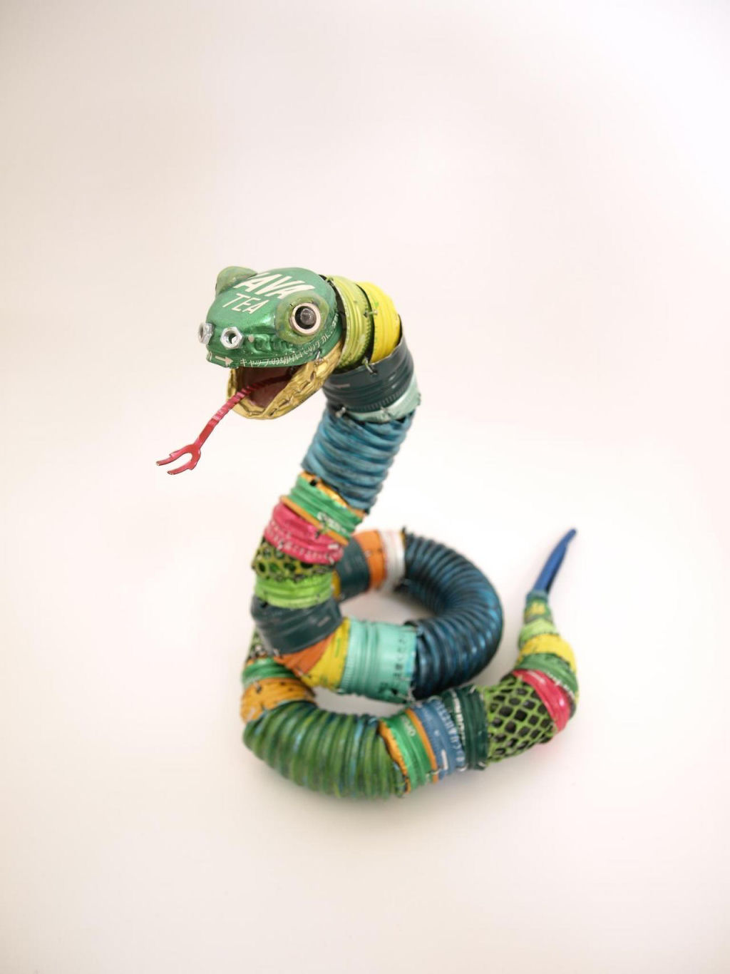 Lúdicas esculturas de animais feitas com material reciclado 03