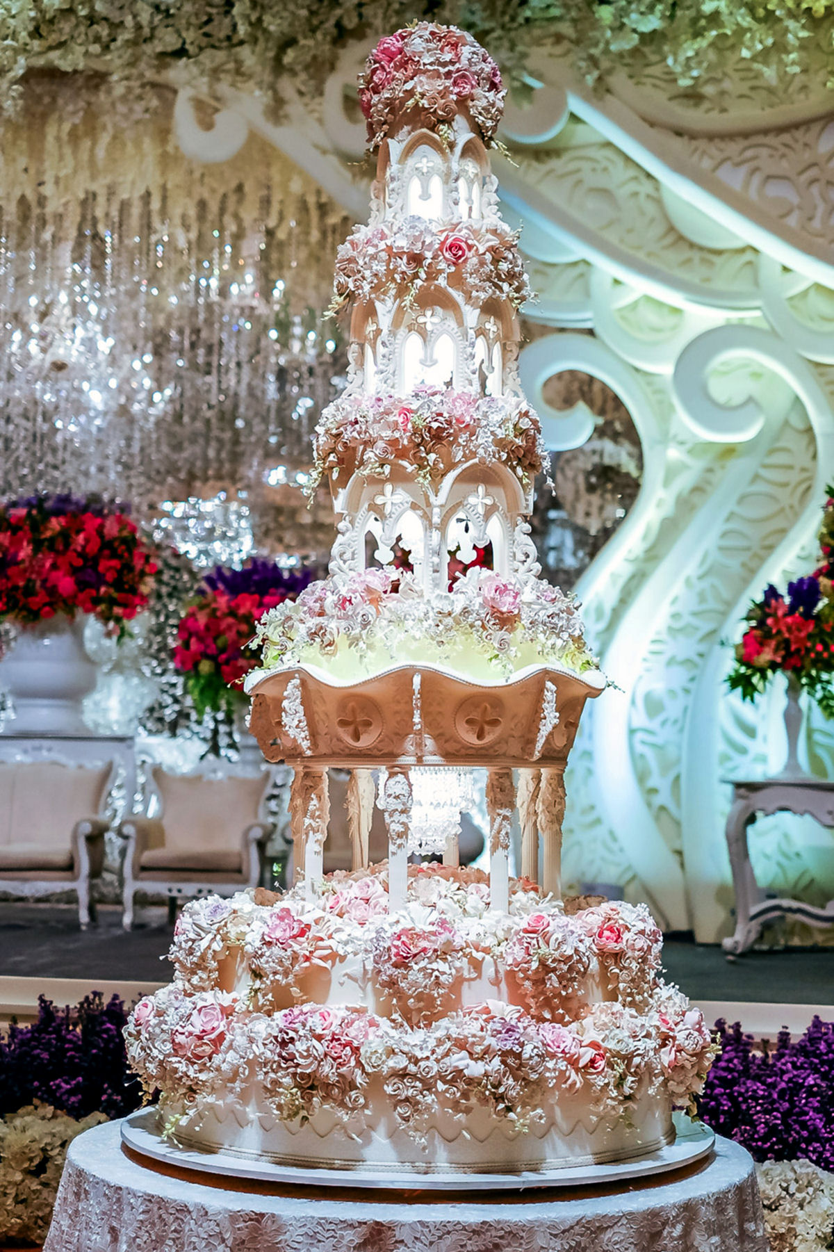 Confeitaria indonésia cria os bolos de casamento mais elaborados do mundo 04