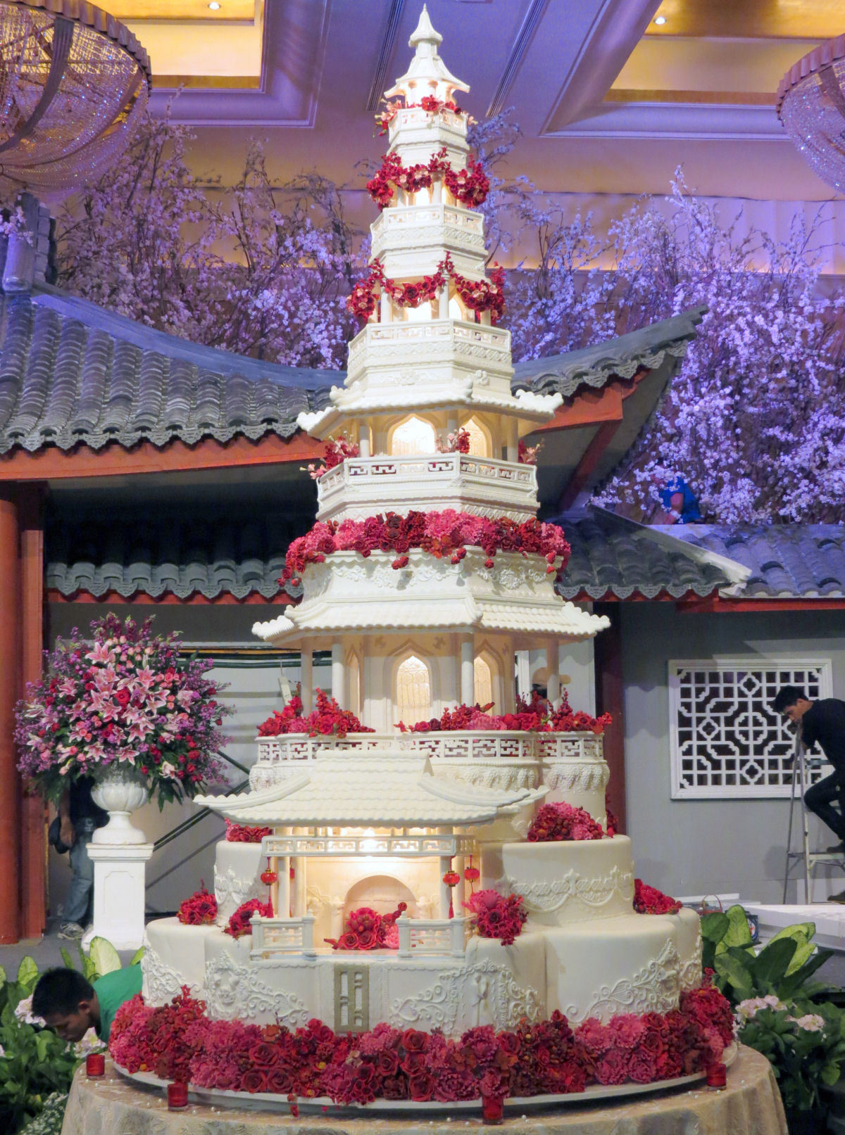 Confeitaria indonésia cria os bolos de casamento mais elaborados do mundo 08