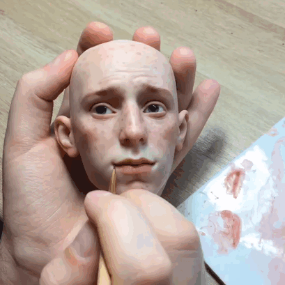Artista russo cria bonecas com faces incrivelmente realistas 02
