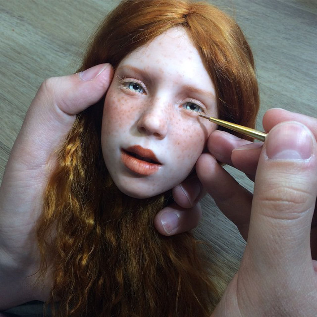 Artista russo cria bonecas com faces incrivelmente realistas 04