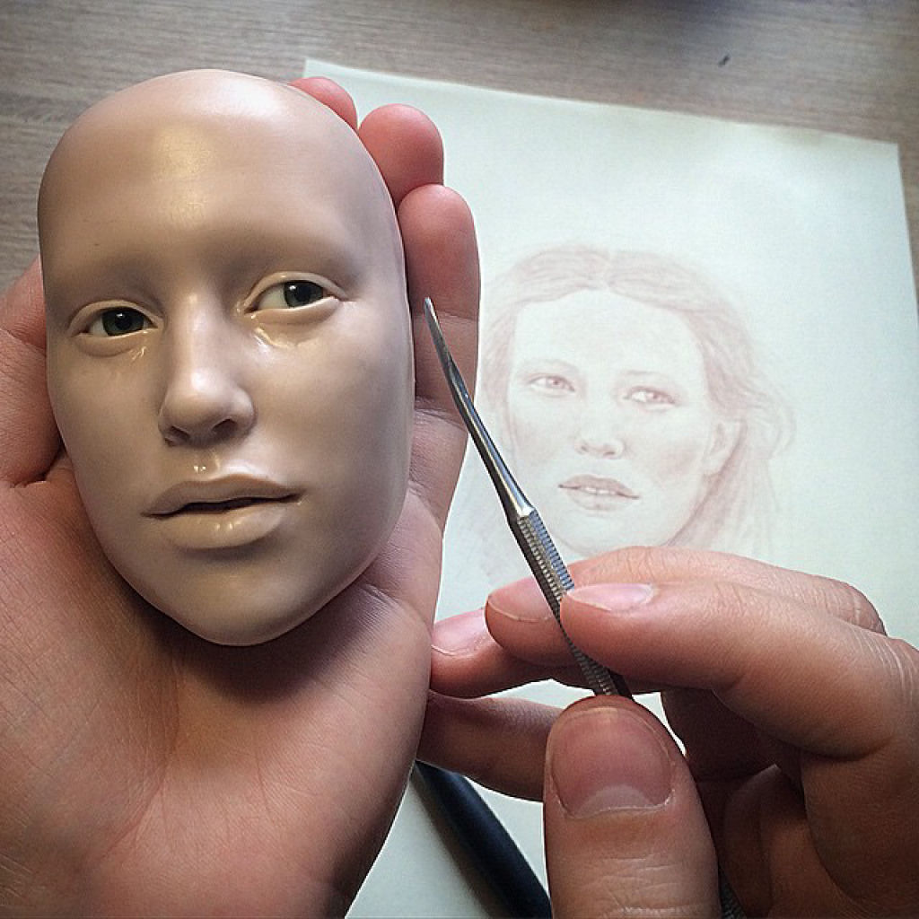 Artista russo cria bonecas com faces incrivelmente realistas 06