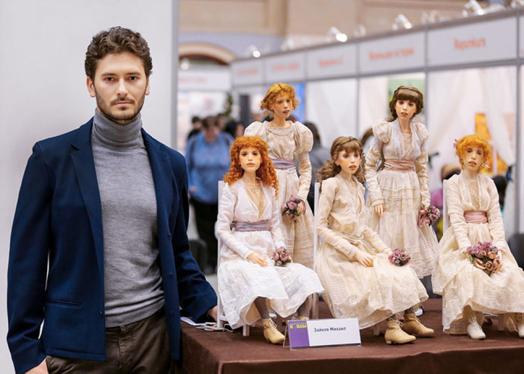 Artista russo cria bonecas com faces incrivelmente realistas 17