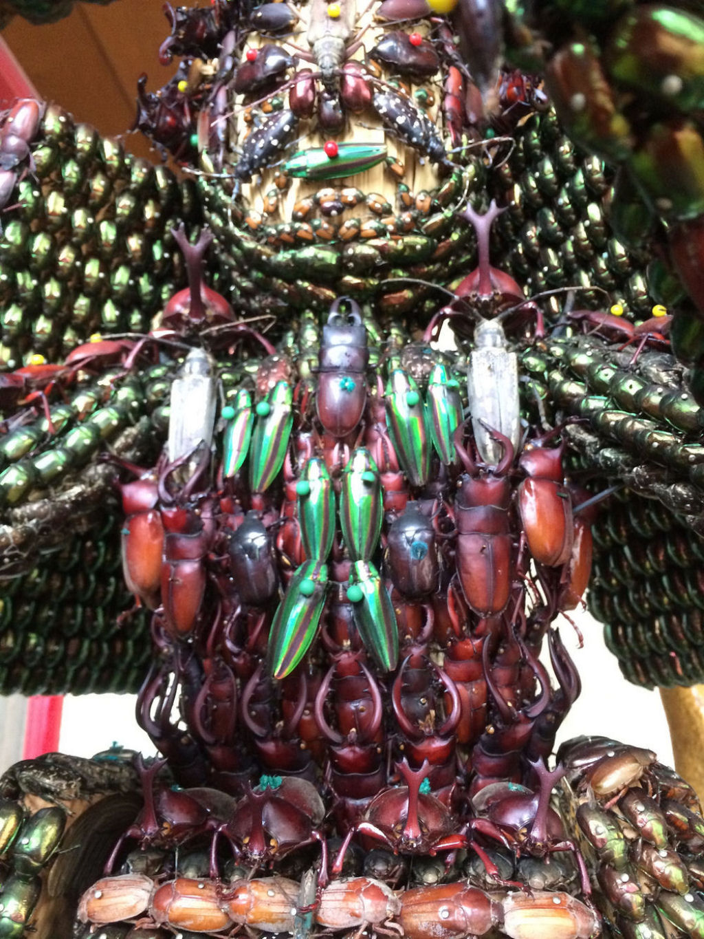 Esta escultura de Buda foi feita com 20.000 besouros 15