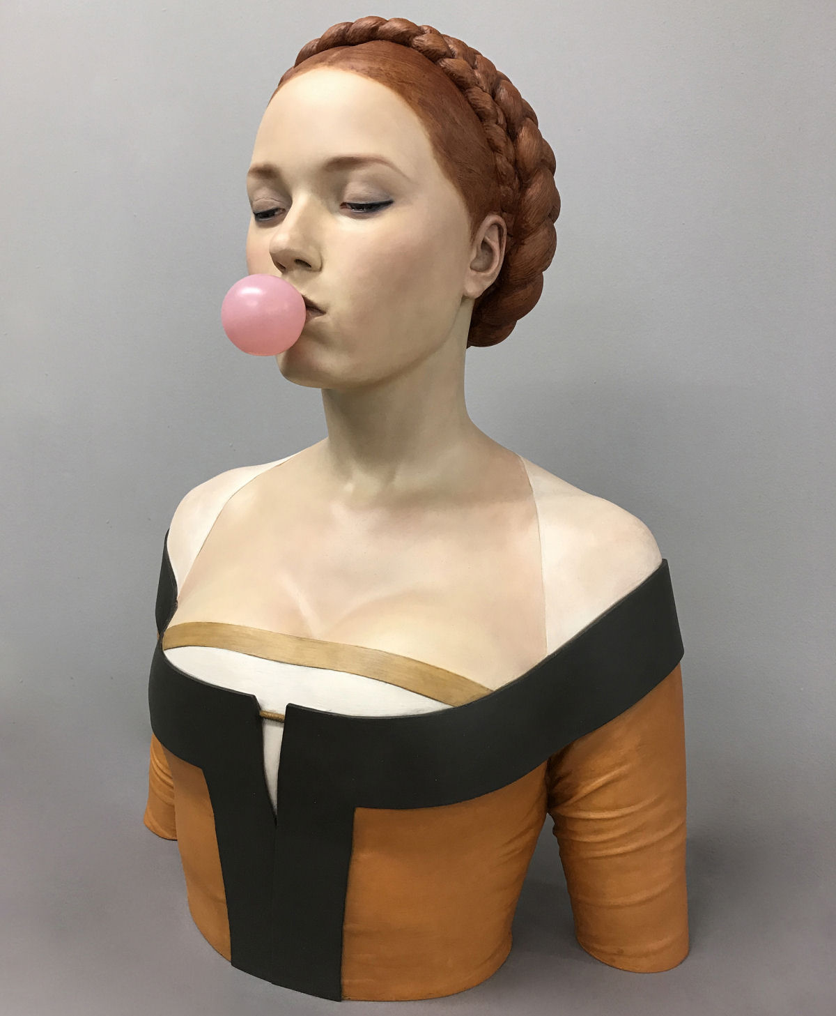 Ousados bustos femininos são esculpidos com um toque contemporâneo e atrevido por um artista espanhol 02