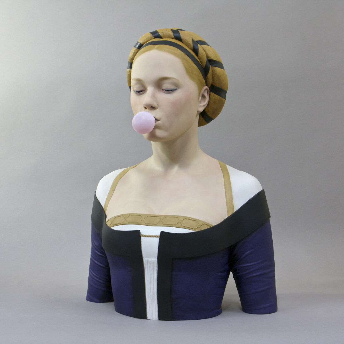 Ousados bustos femininos são esculpidos com um toque contemporâneo e atrevido por um artista espanhol 05