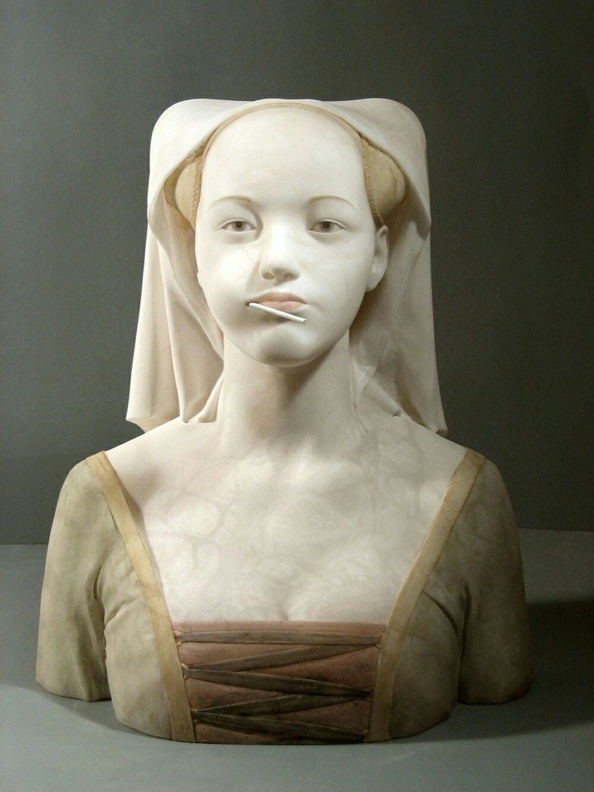 Ousados bustos femininos são esculpidos com um toque contemporâneo e atrevido por um artista espanhol 11