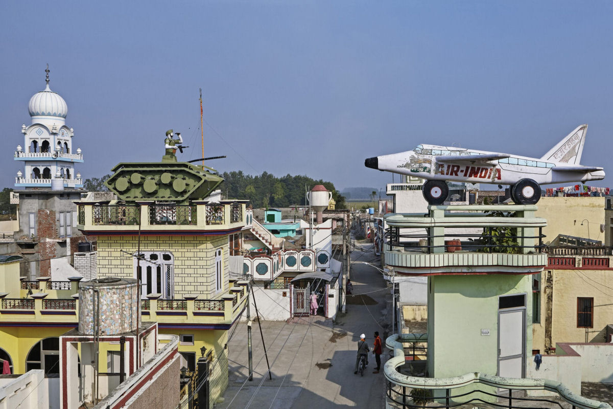 A tradio nica de adornar casas com tanques de gua esculturais de Punjab, ndia