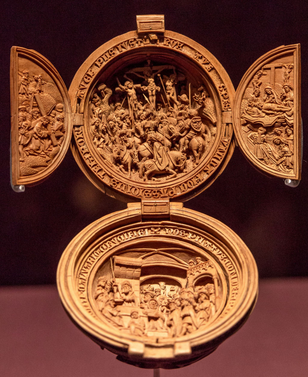 As pequenas esculturas religiosas do sculo XVI que cabem na palma da sua mo 05