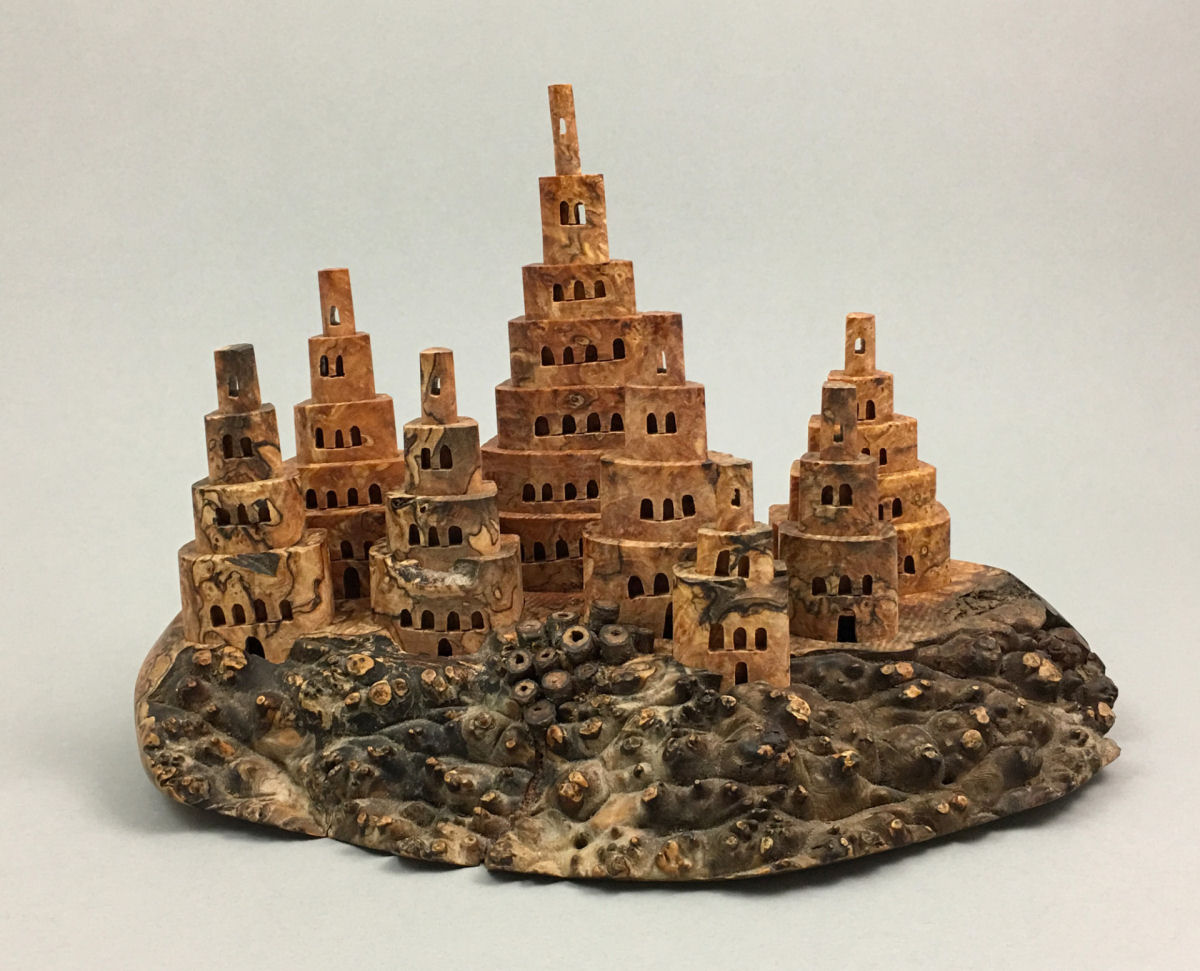 Castelos em miniatura emergem da madeira perfurada em esculturas cinéticas 01