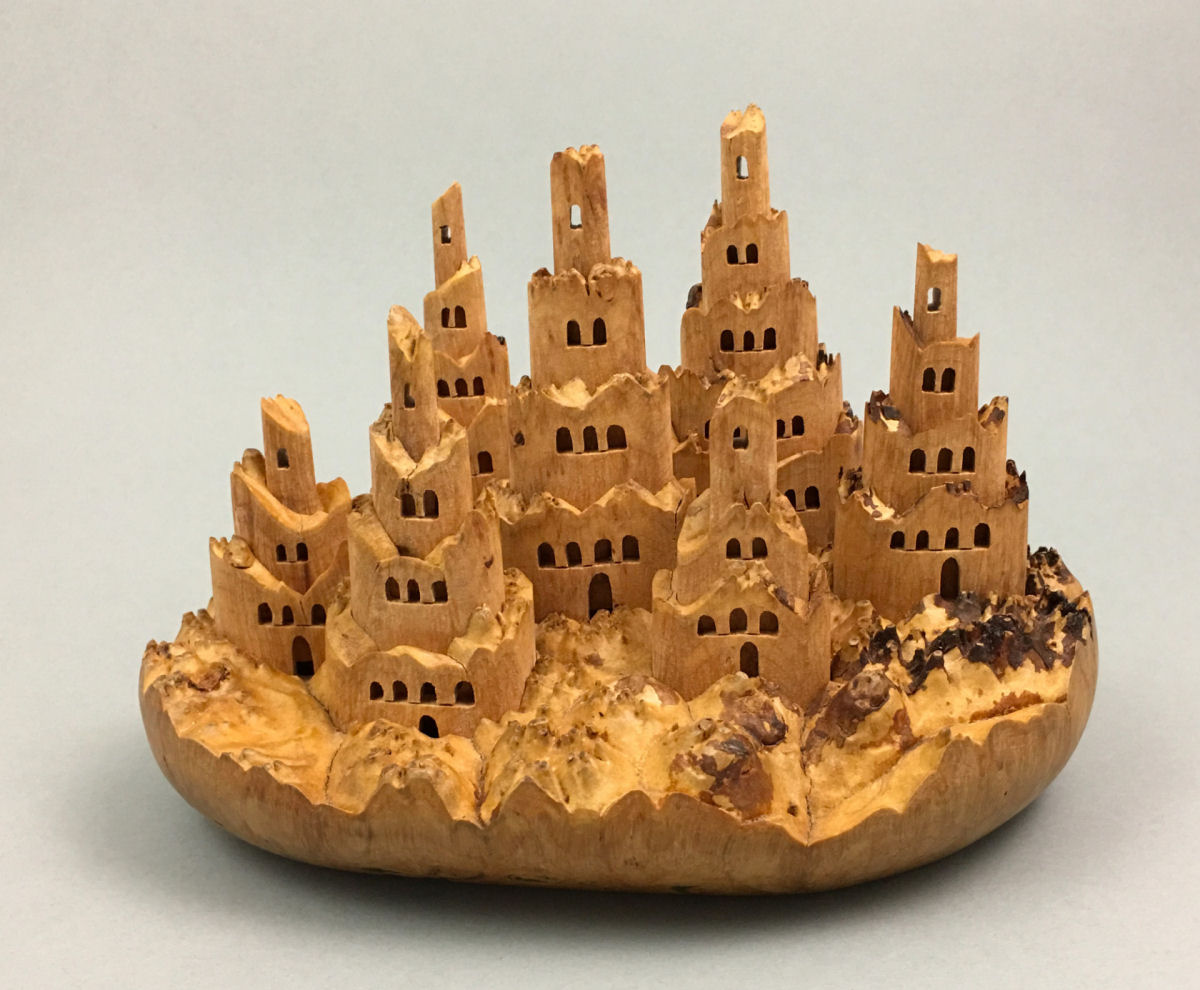 Castelos em miniatura emergem da madeira perfurada em esculturas cinéticas 03