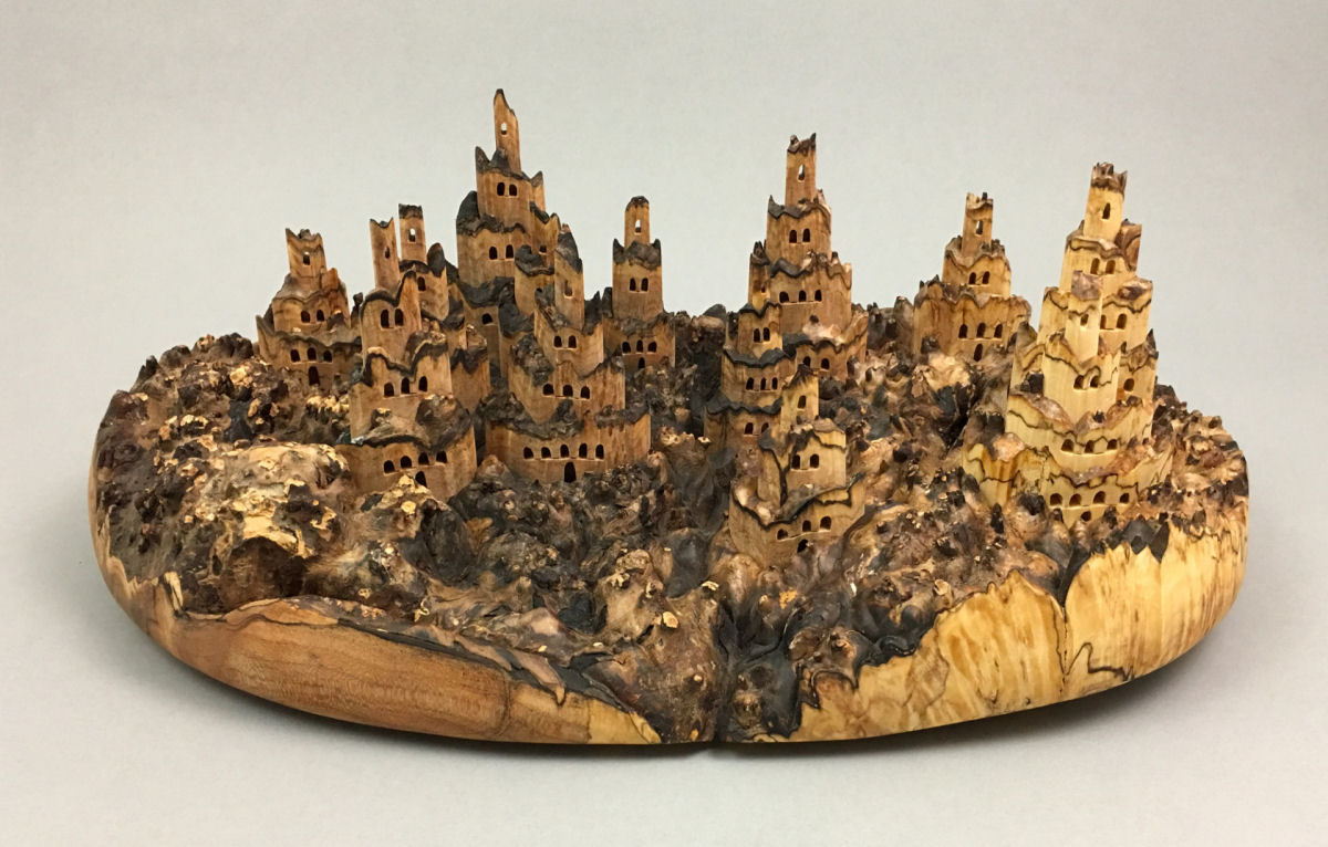 Castelos em miniatura emergem da madeira perfurada em esculturas cinéticas 06