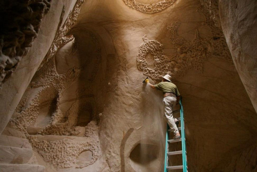 Artista passa uma década lavrando intrincadas cavernas 11