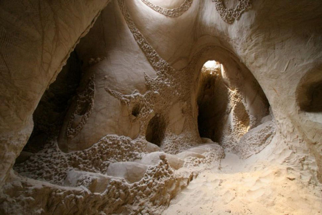 Artista passa uma década lavrando intrincadas cavernas 13