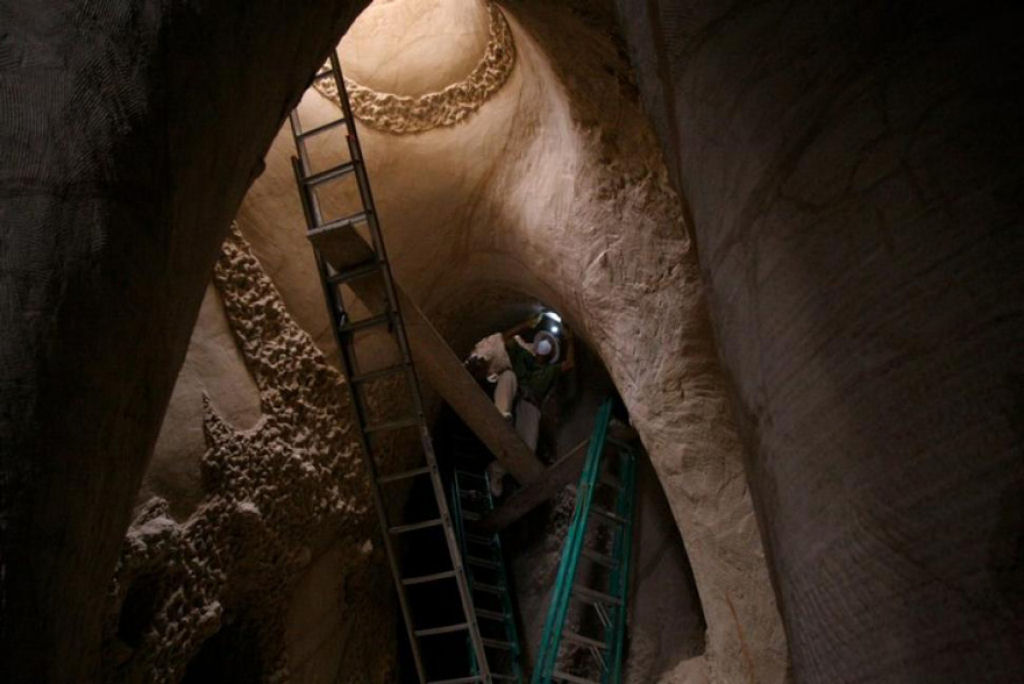 Artista passa uma década lavrando intrincadas cavernas 16