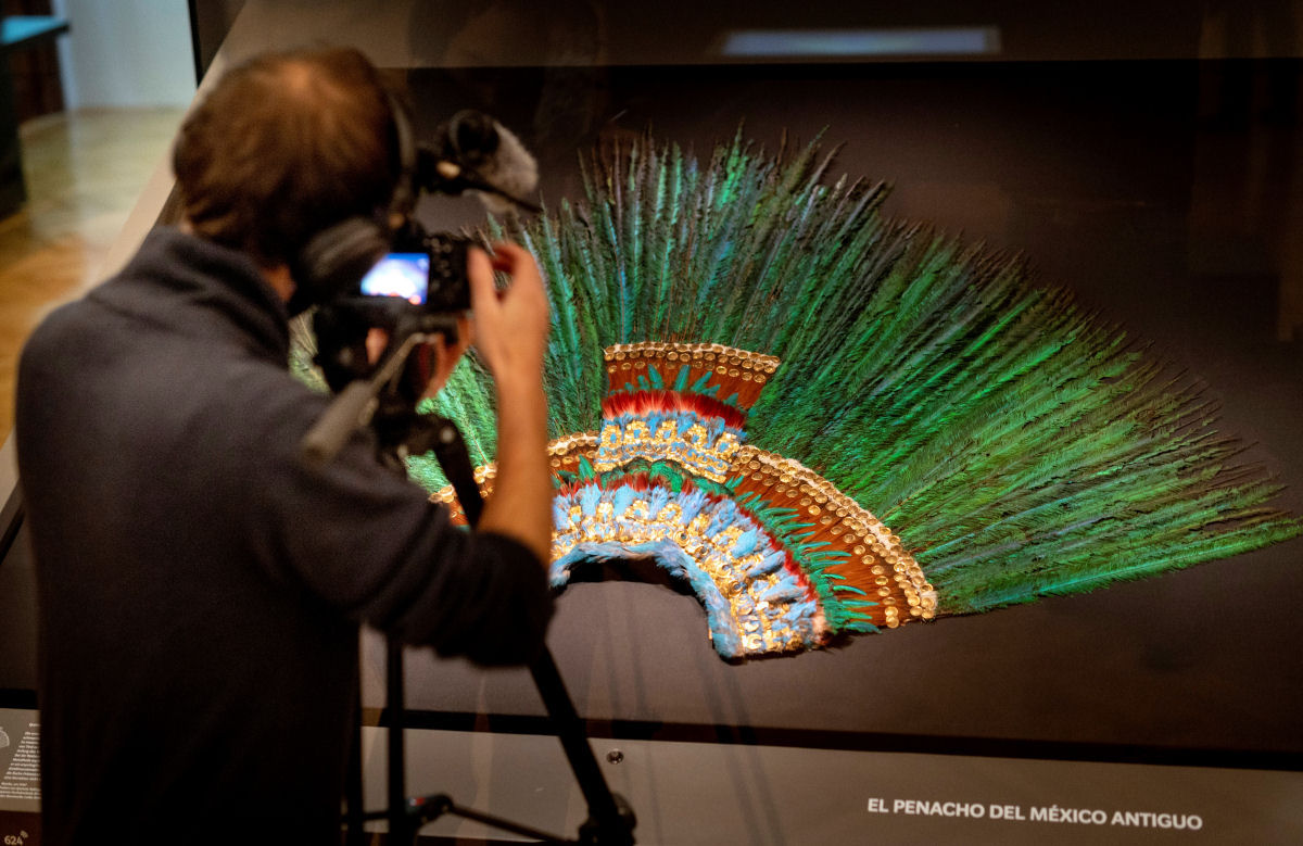A beleza fabulosa do cocar de um imperador asteca, que museu austríaco negou o empréstimo para o México