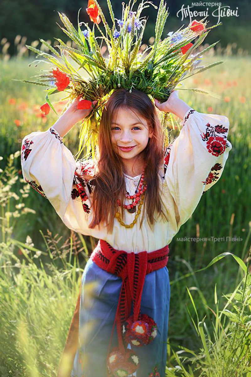 Mulheres modernas usando coroas tradicionais ucranianas do um novo significado a uma antiga tradio 07