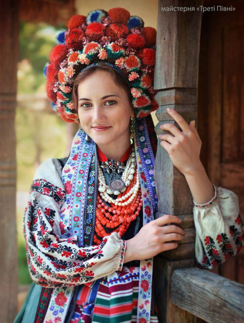 Mulheres modernas usando coroas tradicionais ucranianas do um novo significado a uma antiga tradio 08