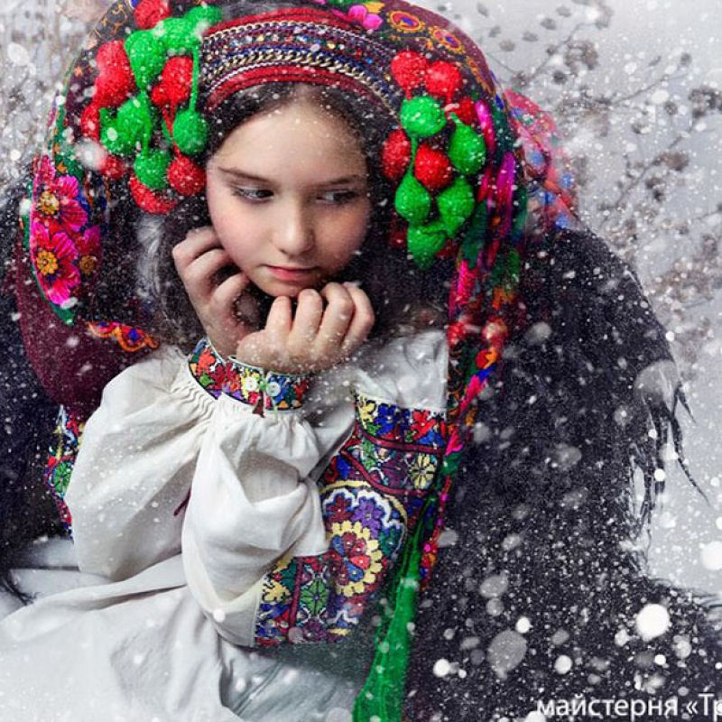 Mulheres modernas usando coroas tradicionais ucranianas do um novo significado a uma antiga tradio 10