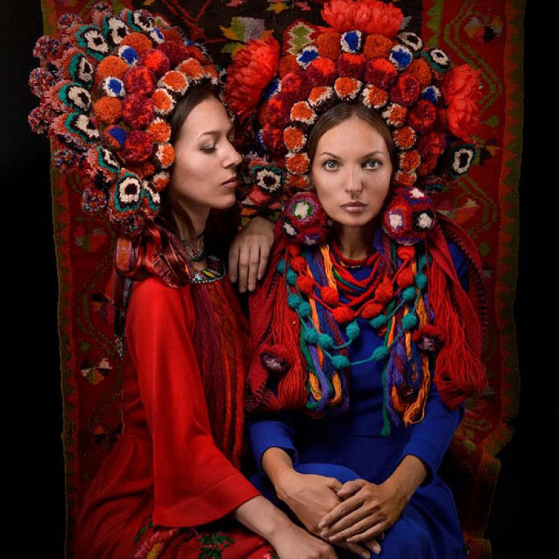 Mulheres modernas usando coroas tradicionais ucranianas do um novo significado a uma antiga tradio 14