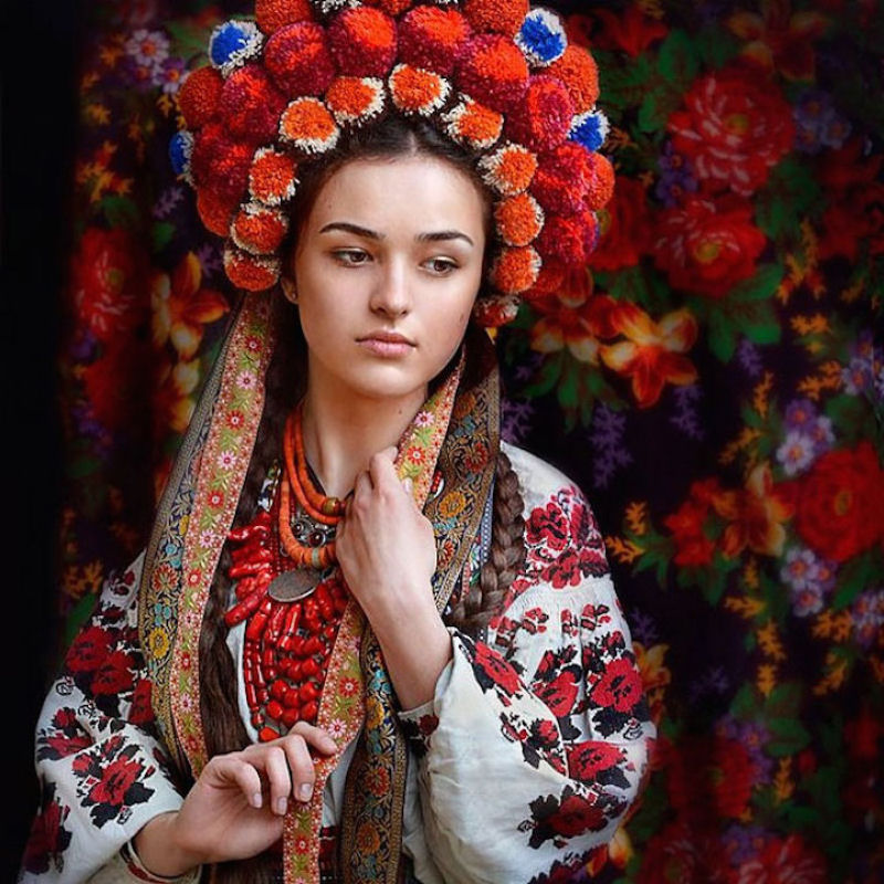 Mulheres modernas usando coroas tradicionais ucranianas do um novo significado a uma antiga tradio 15