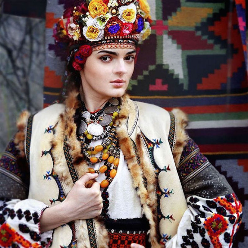 Mulheres modernas usando coroas tradicionais ucranianas do um novo significado a uma antiga tradio 18