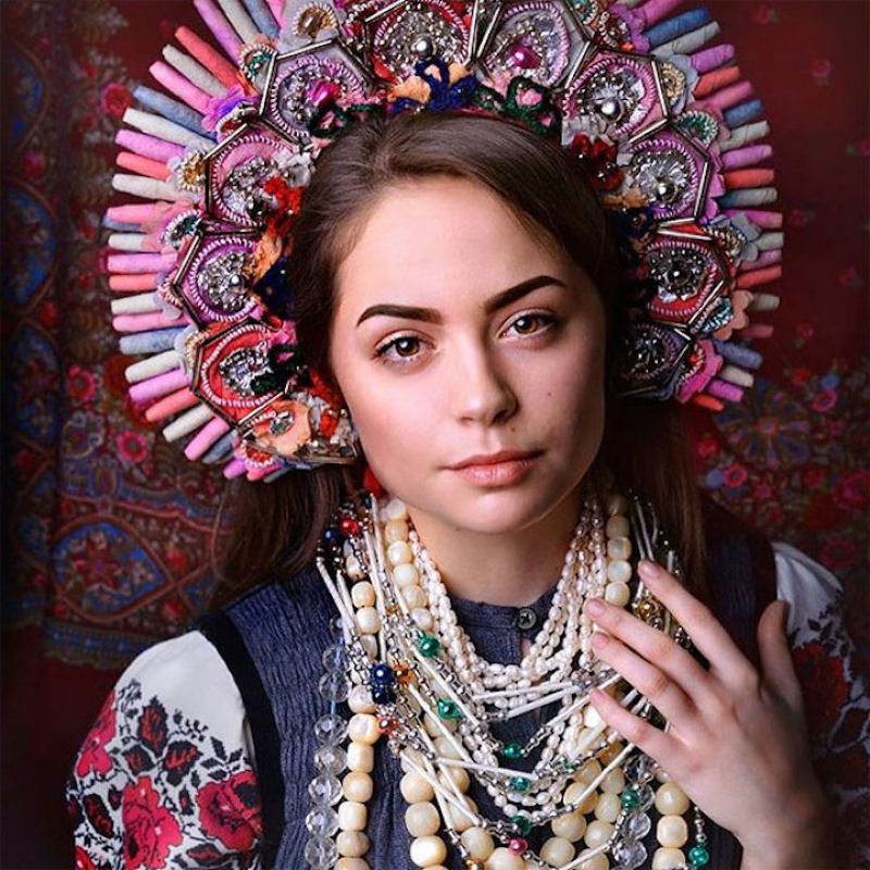 Mulheres modernas usando coroas tradicionais ucranianas do um novo significado a uma antiga tradio 19